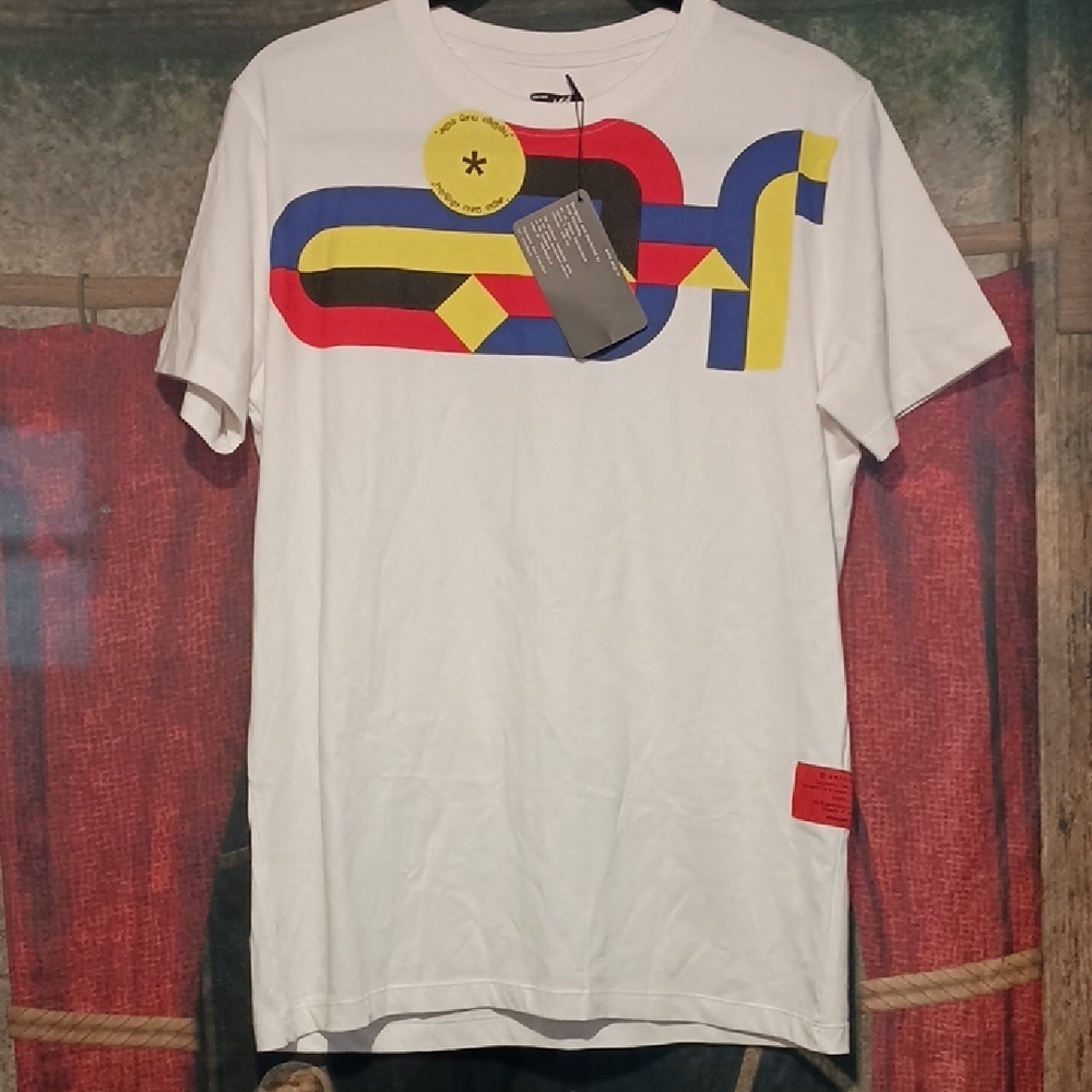 Stylish White Graphic T-Shirt